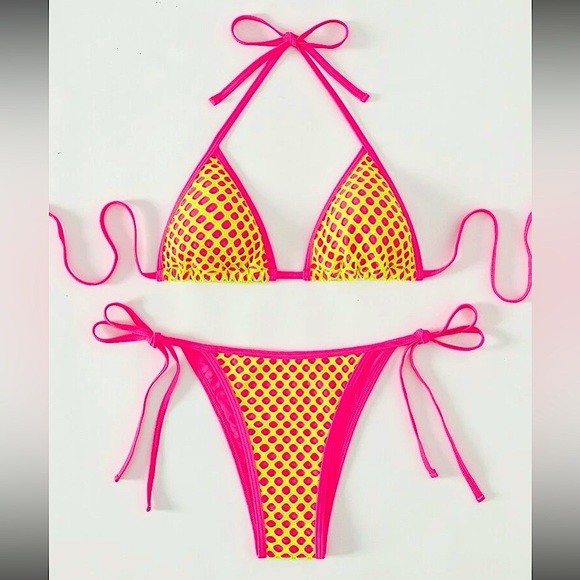 Bikini - Picture 2 of 3